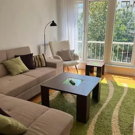 Appartement Dami Wellness Apartman Centar *